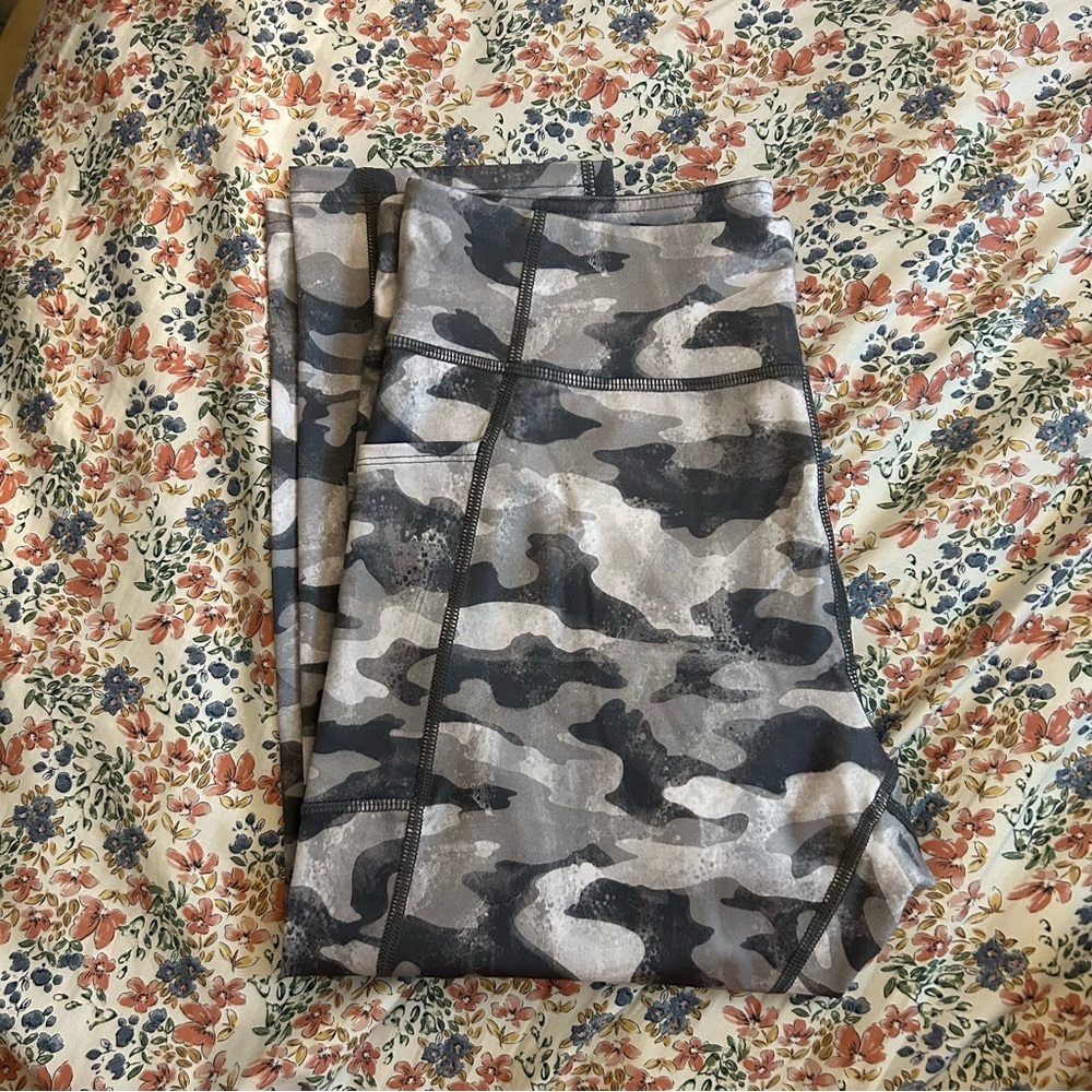 Gray Camo Athletic Capri Leggings (NWT)